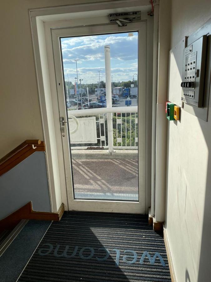 Thurrock Hotel M25 Services Aveley Екстериор снимка