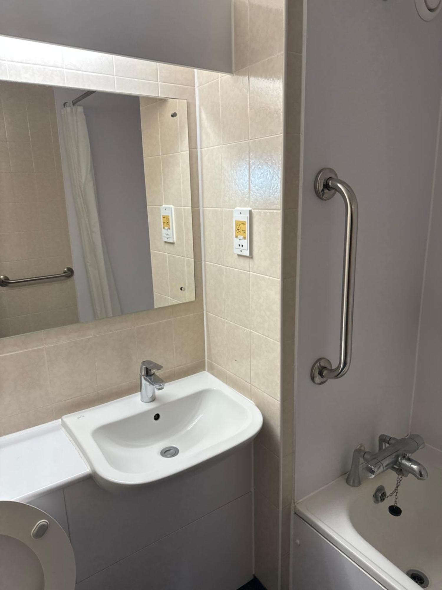 Thurrock Hotel M25 Services Aveley Екстериор снимка
