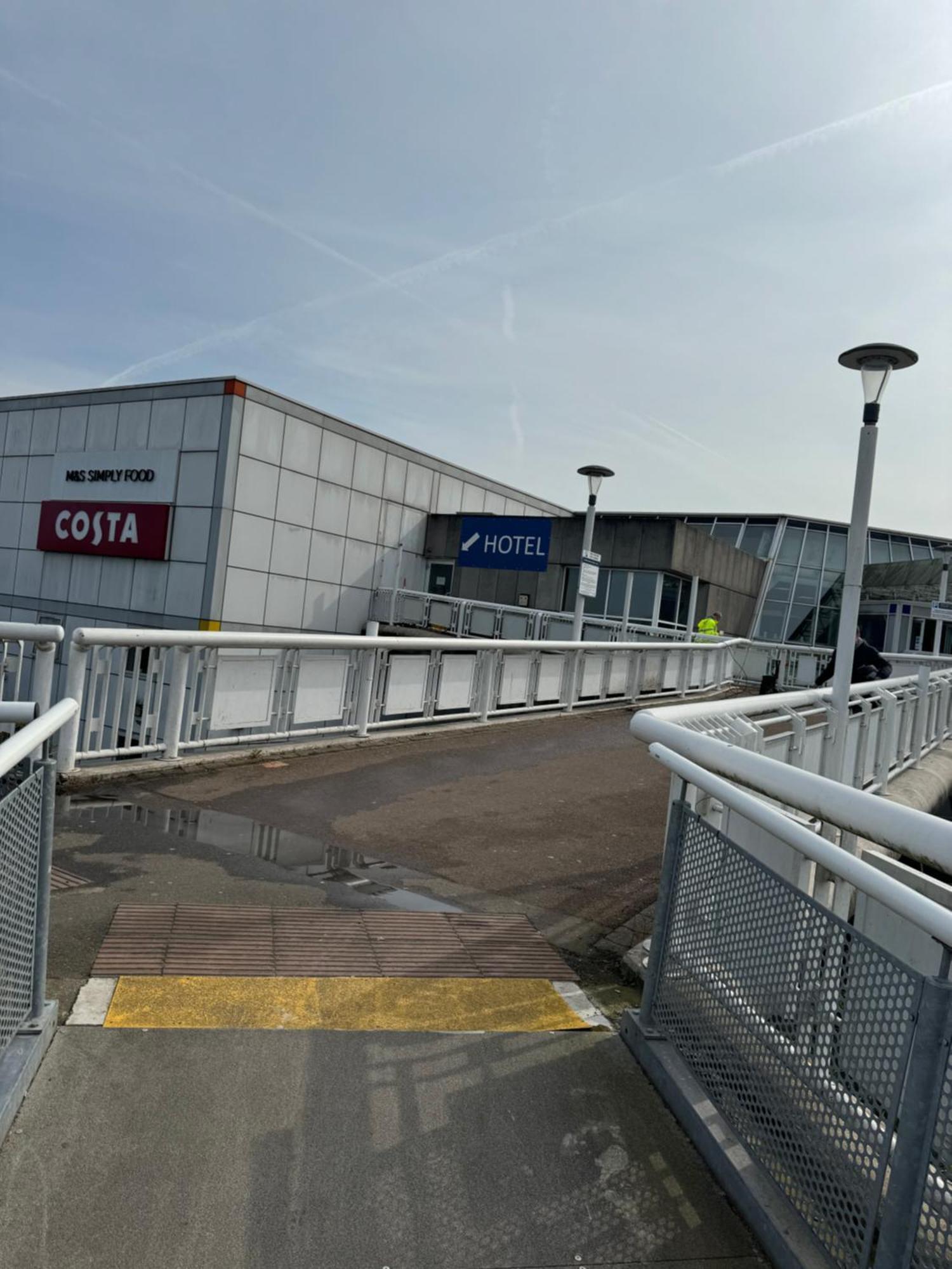 Thurrock Hotel M25 Services Aveley Екстериор снимка